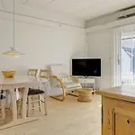 Aakirkeby Apartment *