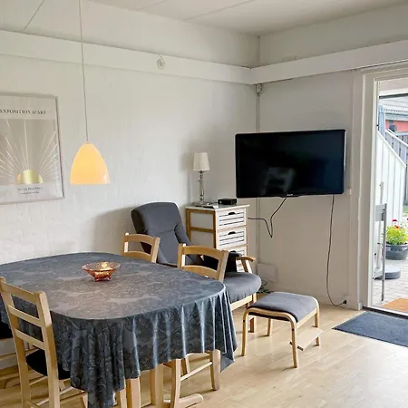 Aakirkeby Apartament *