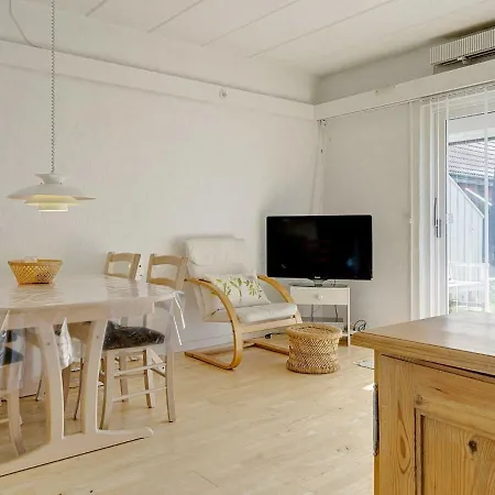 Aakirkeby Appartement *