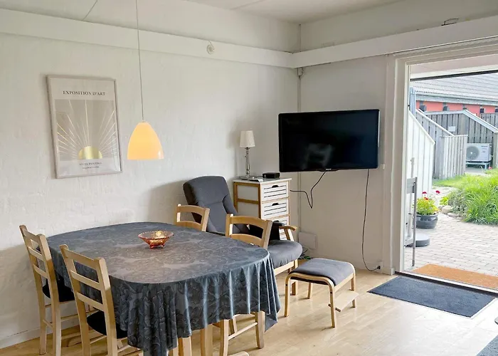 Aakirkeby Apartament *