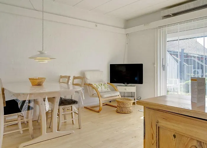 Aakirkeby Apartament *